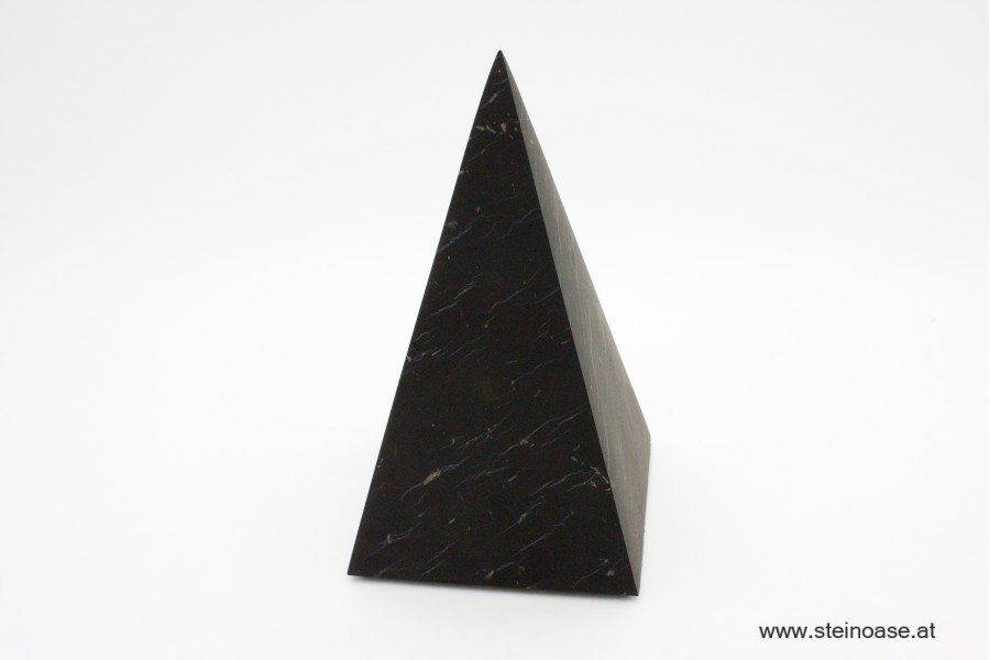 Schungit Pyramide 'matt' Hoch 130x70mm